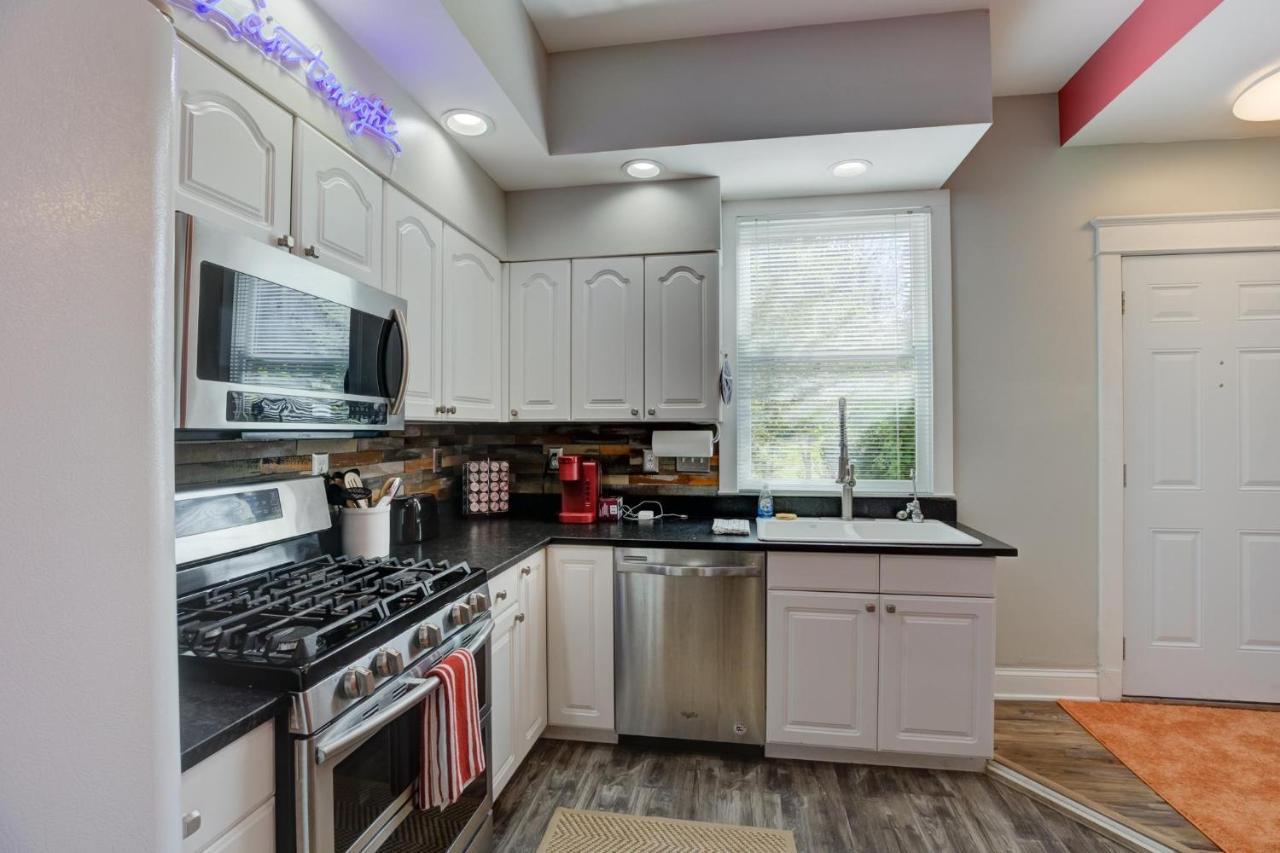 Hip And Spacious Midtown Cottage Near Beale Street Memphis Extérieur photo